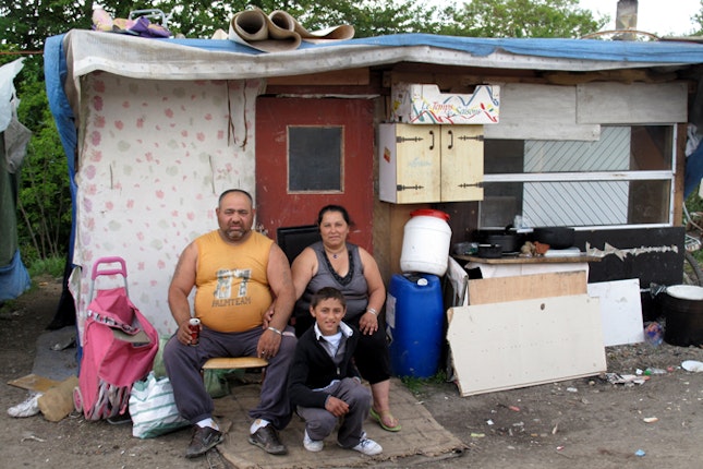 A Roma family before leaving the squatter camp