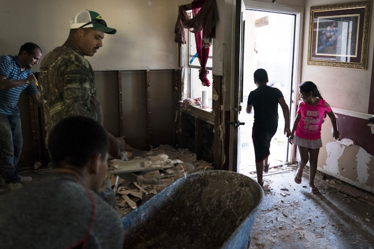 People help a family rebuild their home in Houston, Texas, on August 31, 2017. Photo credit: © Jabin Botsford/The Washington Post/Getty People inside a living room