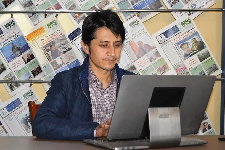 Zaki Daryabi, the editor in chief of Etilaatroz in the newspaper’s Kabul, Afghanistan, office in January 2018. Photo courtesy: © Zaki Daryabi/Etilaatroz Zaki Daryabi