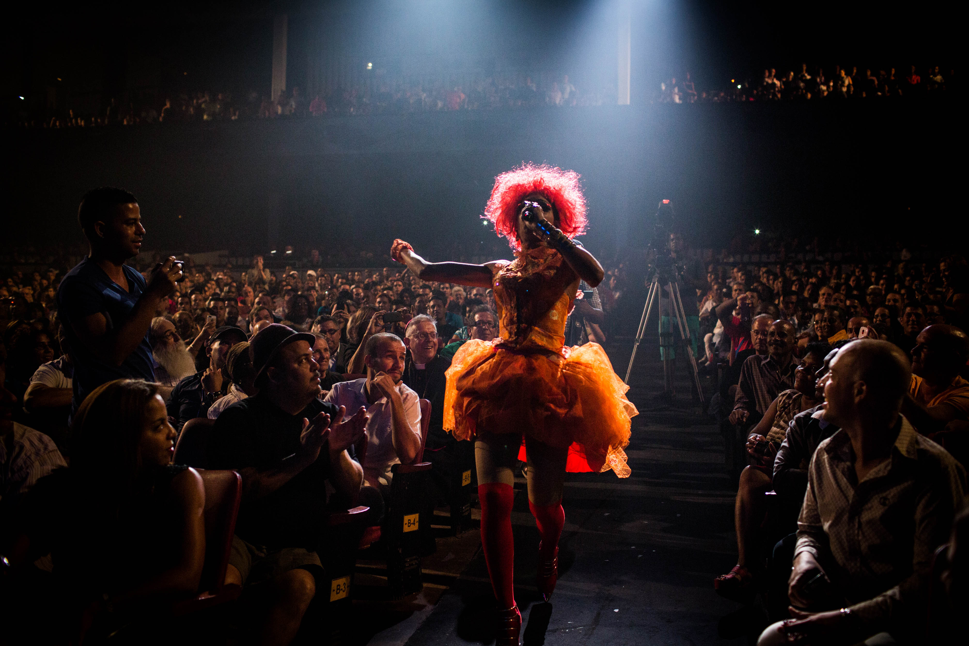 Performer singing in the aisle