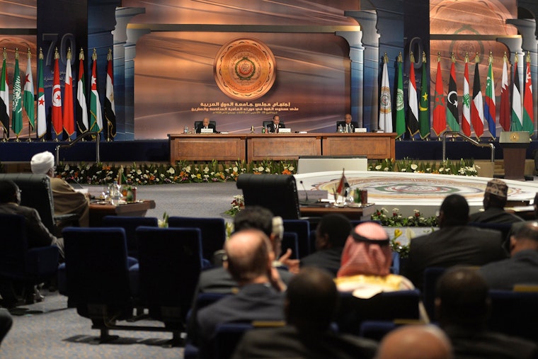 Members take part in the Arab League summit in Sharm El-Sheikh, Egypt, on March 28, 2015. Photo credit: © Mohamed El-Shahed/Getty Meeting hall with Arab League of Nations flags