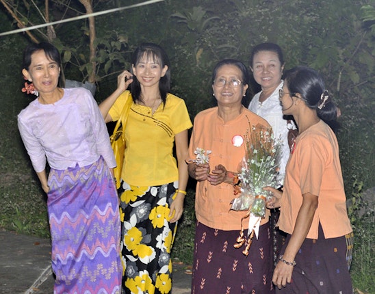 Daw Aung San Suu Kyi with four other women