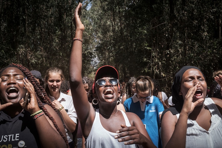 Les participants au cours d'une marche contre le changement climatique, à Nairobi, le 15 mars 2019. © Yasuyoshi Chiba/AFP/Getty Un groupe de femmes chantant